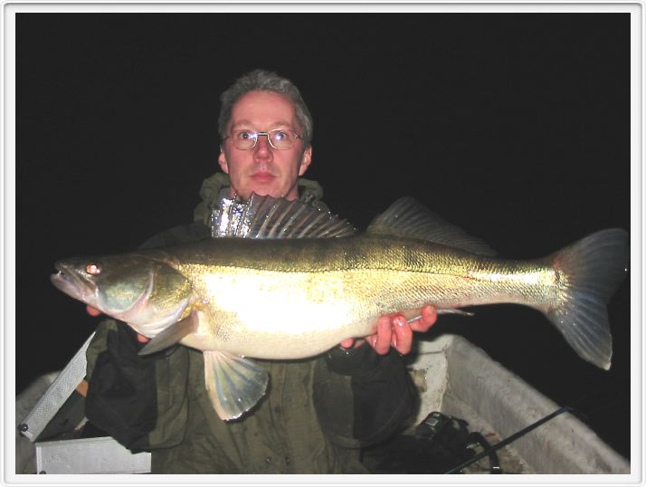4,9 kg 77 cm.
