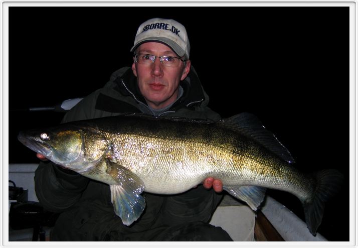5.850 kg 82 cm.